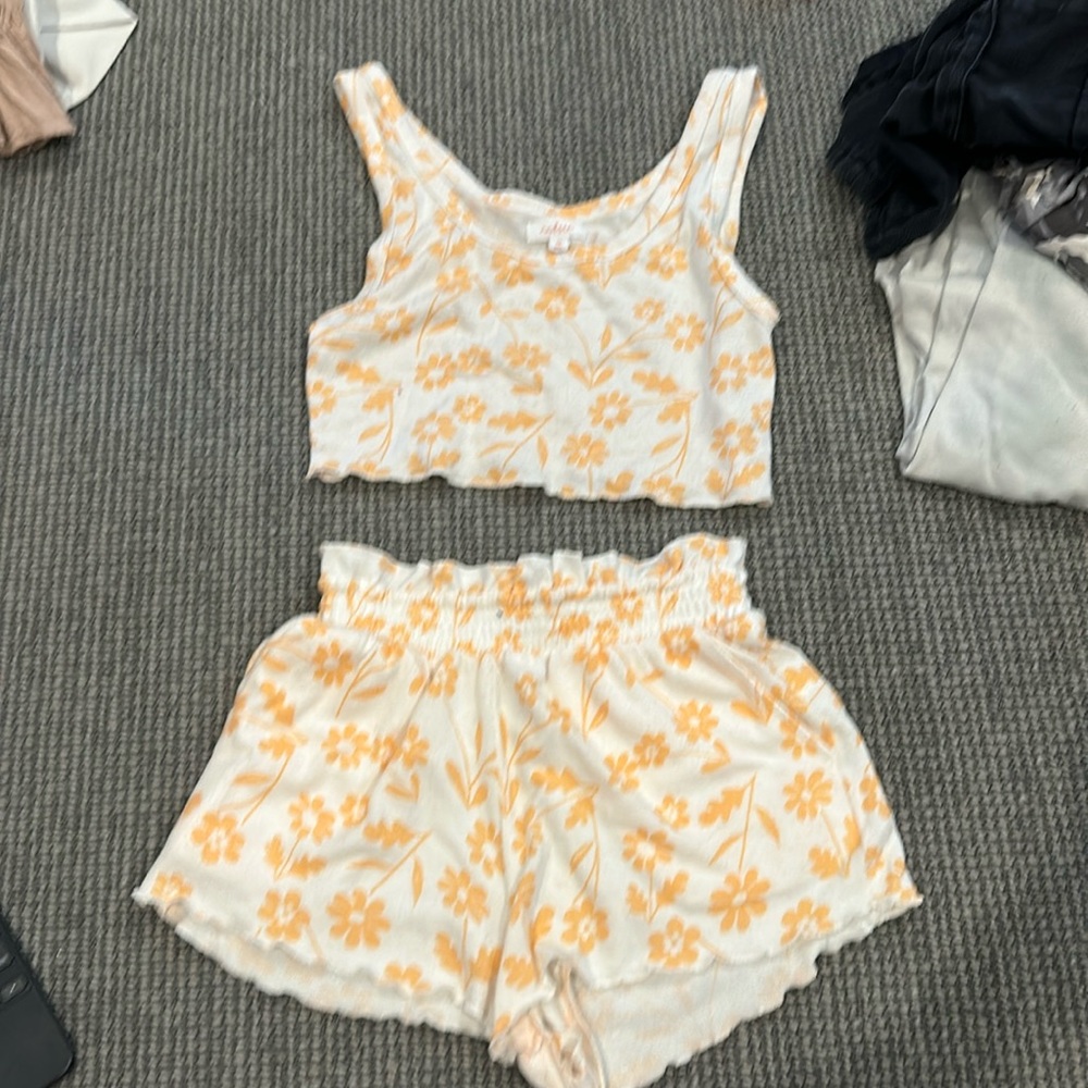 Colsie white and orange flower design sleep set size XS